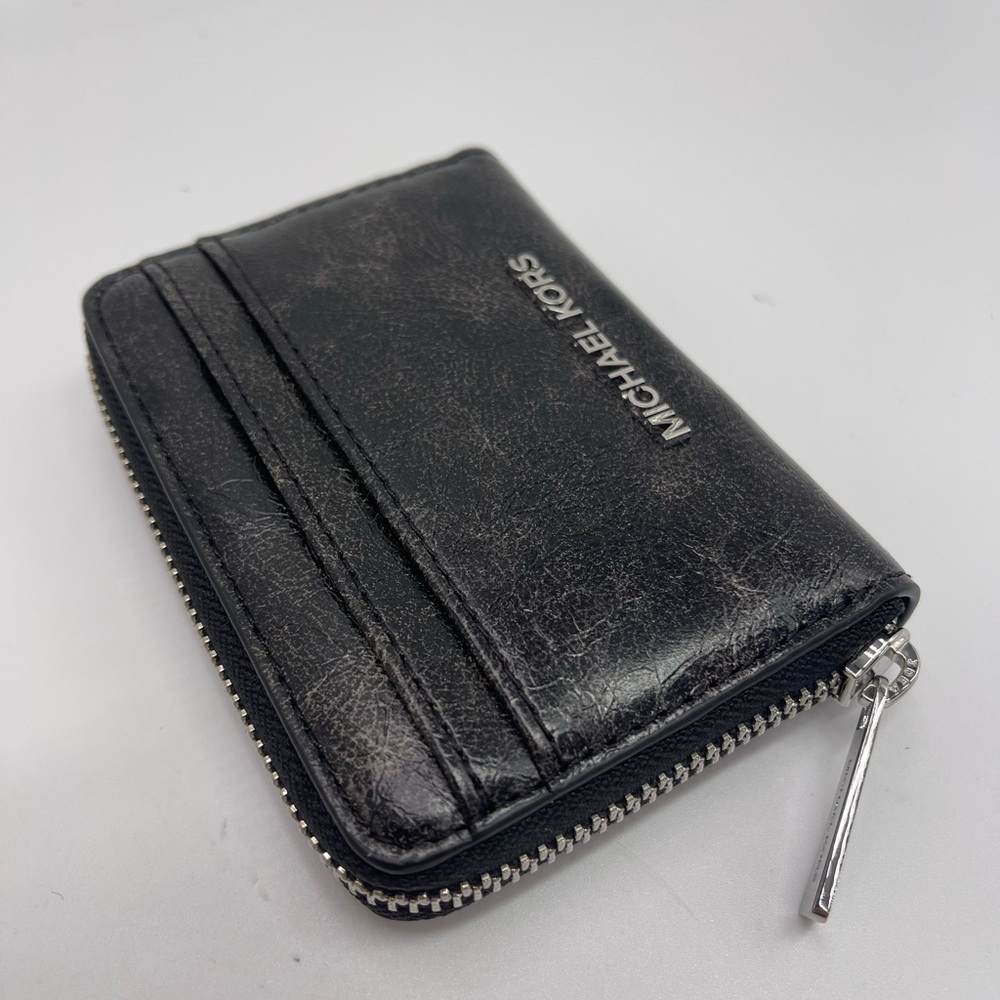 MICHAEL KORS Jet Set Medium Distressed Zip Around Card Case
Black 
NWT - Picture 6 of 16